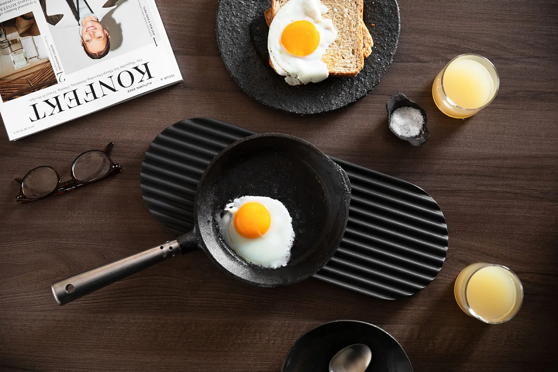 Plateau Podium 40 cm, Black basalt stone Northern