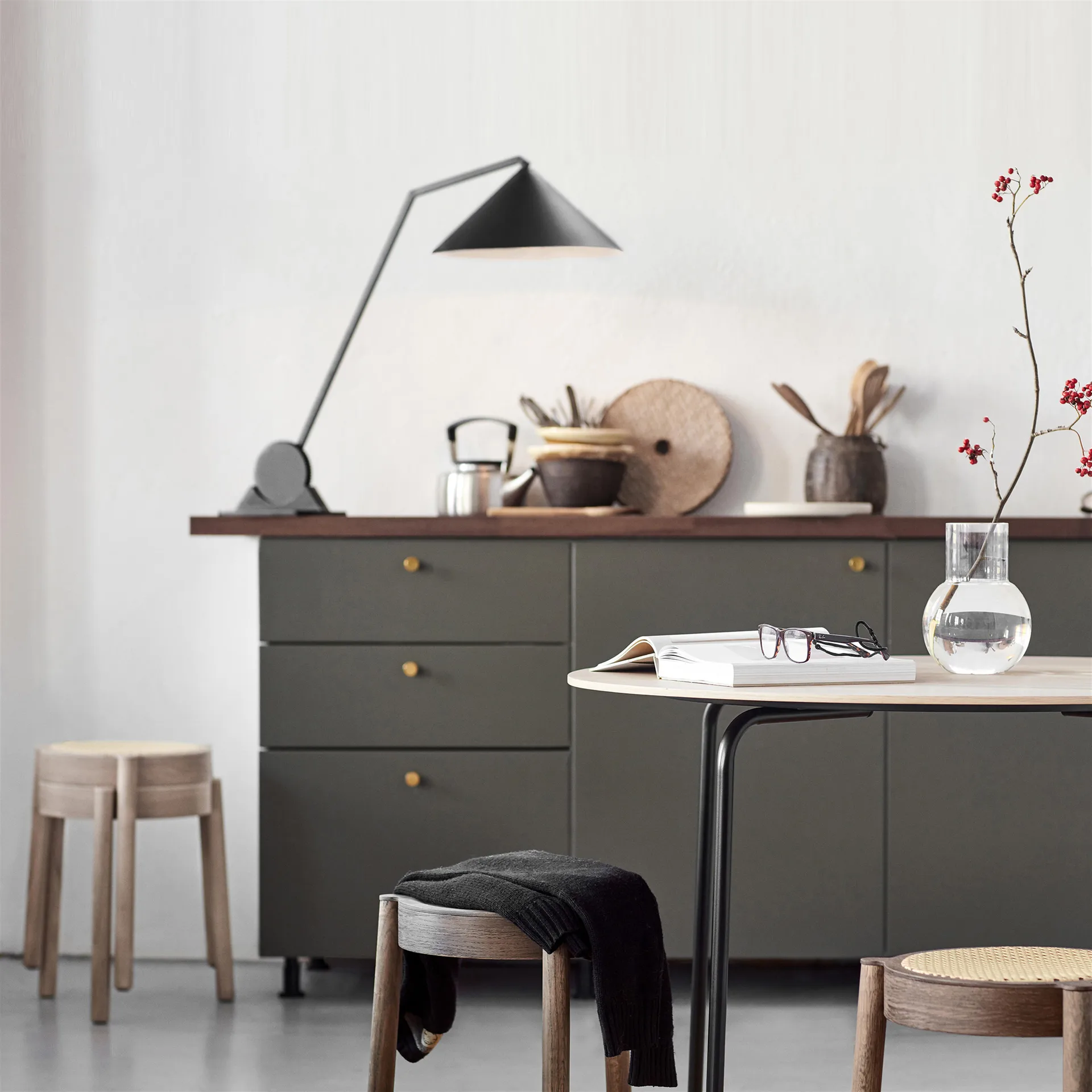 Tabouret Pal avec assise en rotin, Chêne clair Northern