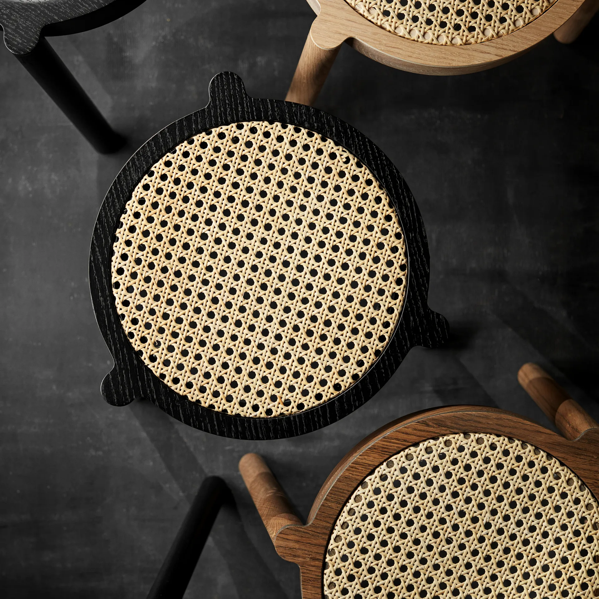 Tabouret Pal avec assise en rotin, Chêne noir Northern