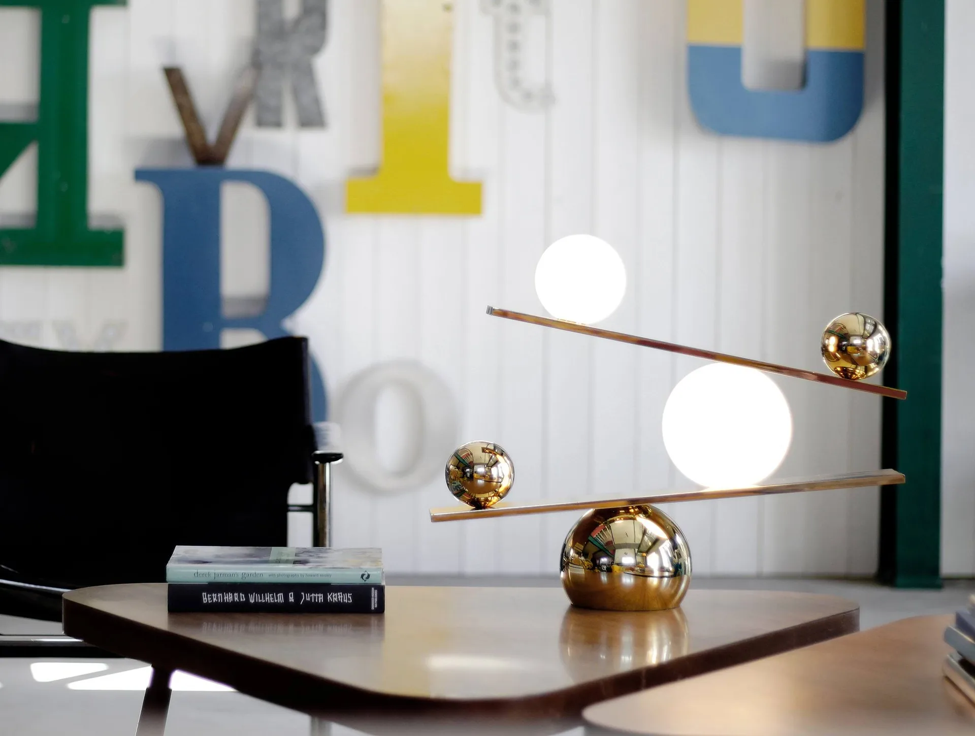 Lampe de table Balance, Brass, v1 Oblure