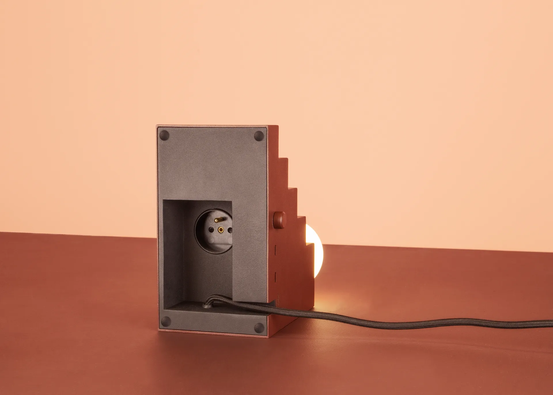 Lampe de table Stair, Rouge profond Oblure