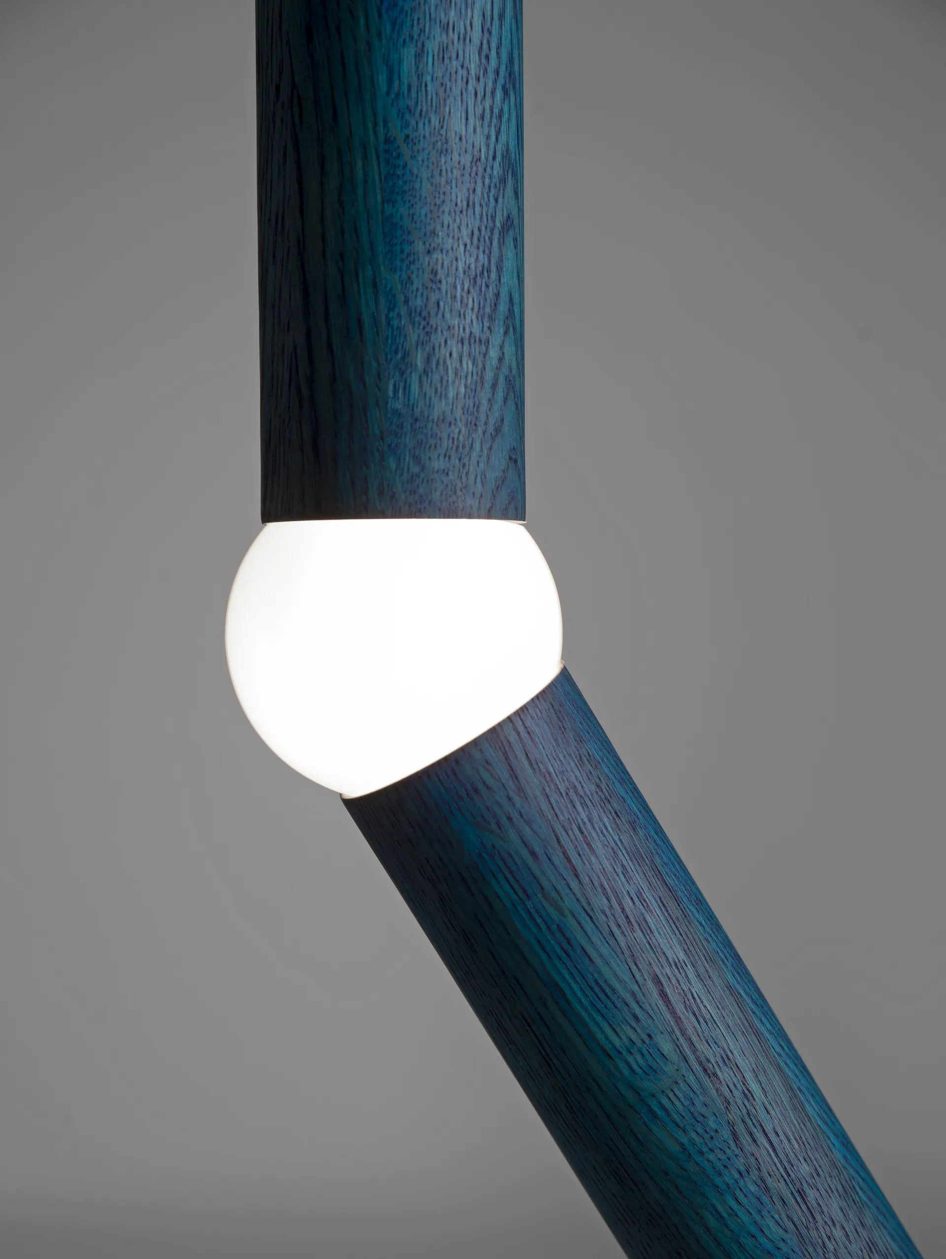 Lampe sur pied Lightbone 124,3 cm, Chêne bleu Oblure