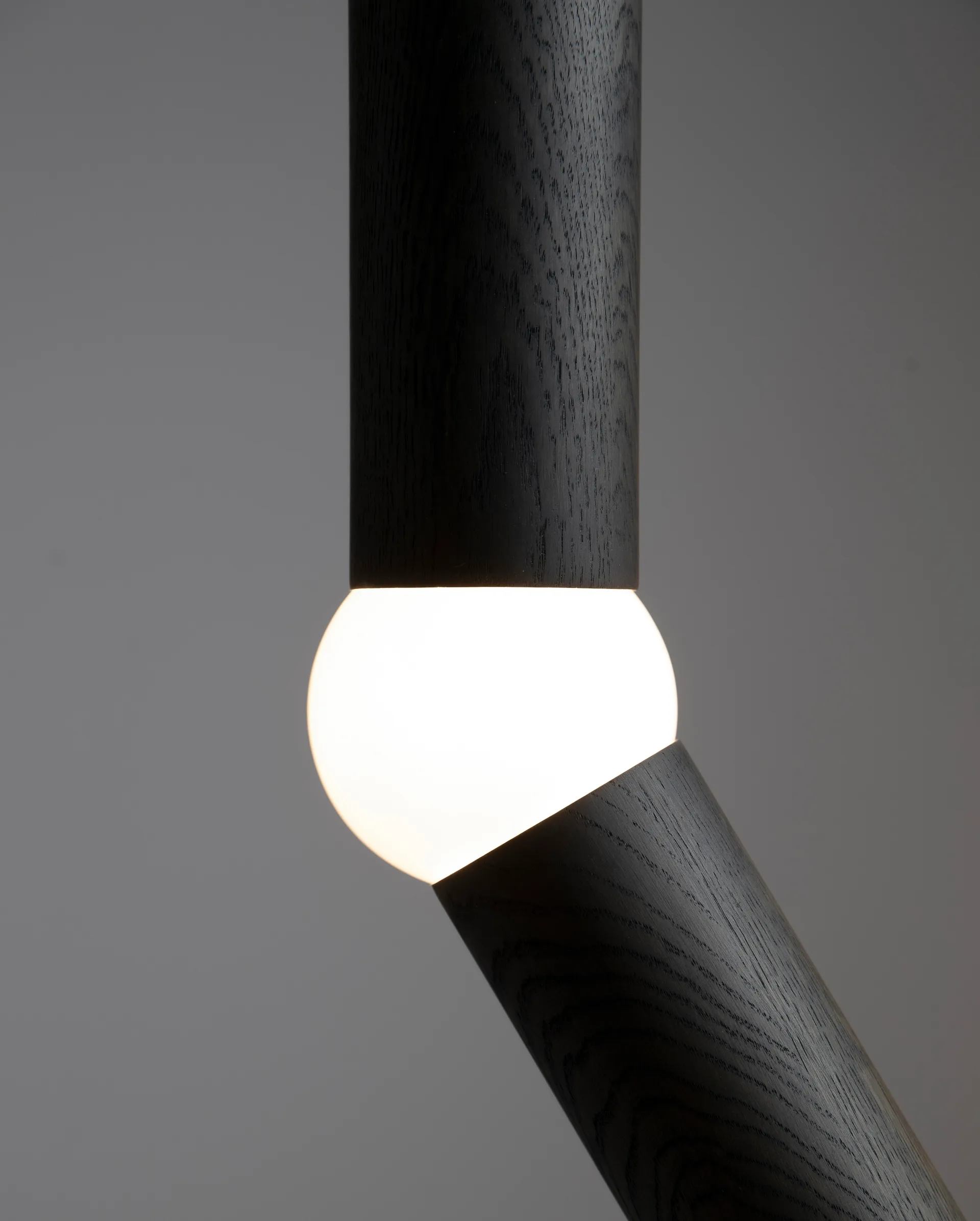 Lampe sur pied Lightbone 124,3 cm, Chêne noir Oblure