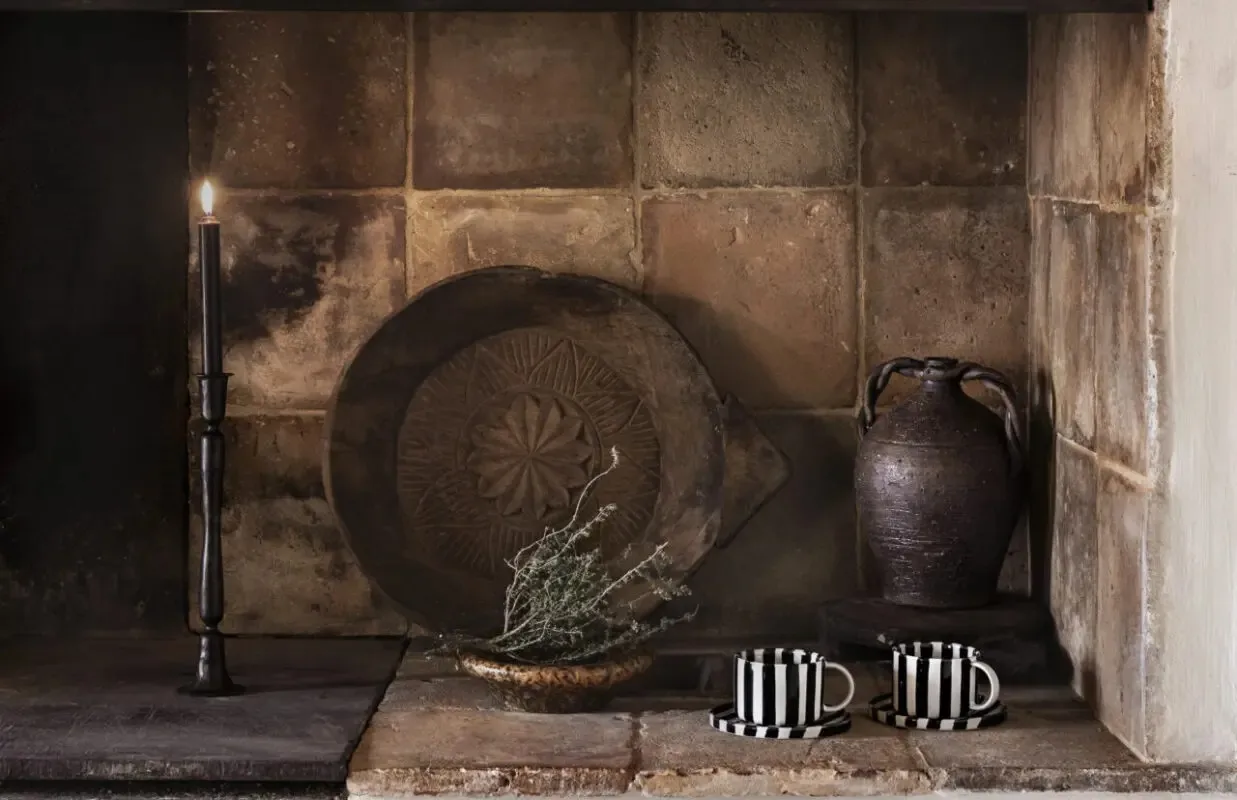 Tasse avec soucoupe Monica lot de 4 - Noir Olsson & Jensen