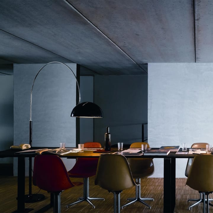Lampadaire Coupé 3320, black, structure chromée Oluce