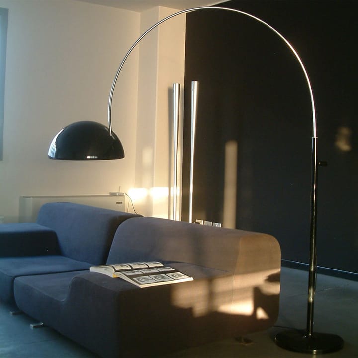 Lampadaire Coupé 3320, black, structure chromée Oluce