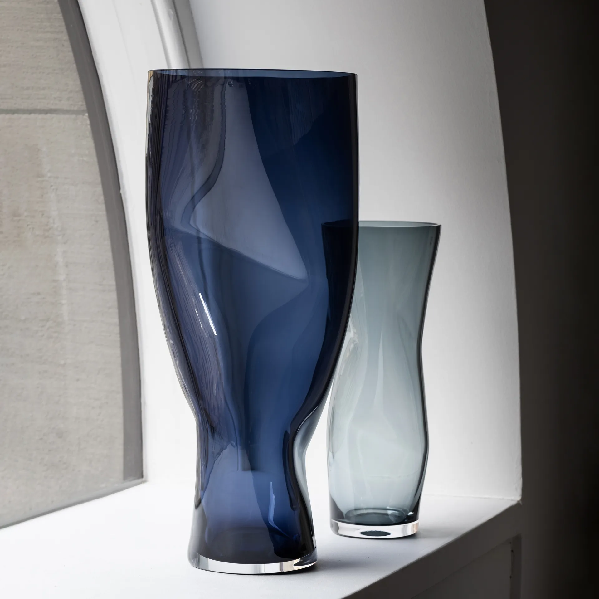 Vase Squeeze, Midnight blue Orrefors