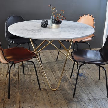 Table à manger Big O Table - marbre de Carrare, structure en laiton - OX Denmarq