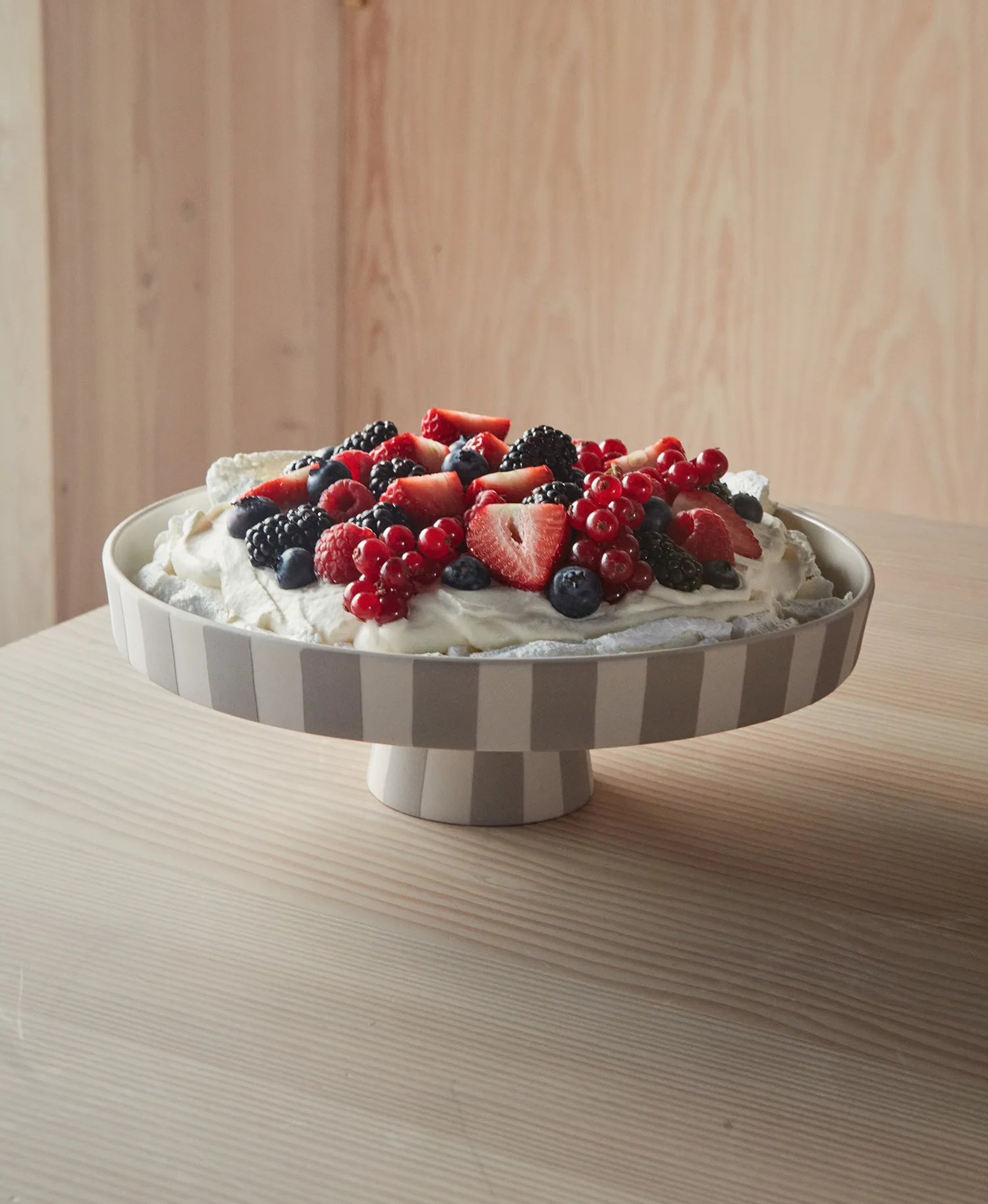 Grand plat à service Toppu Ø27 cm, Clay OYOY