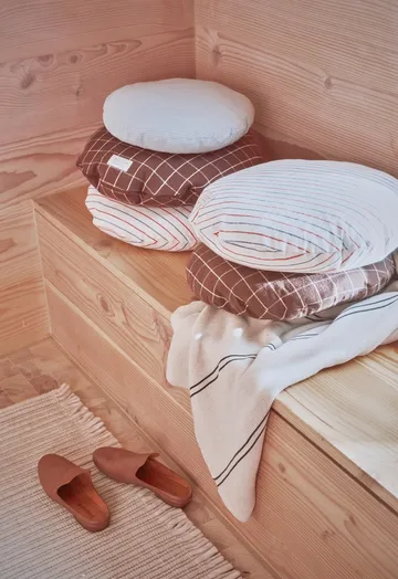 Kyoto Coussin Ø48 cm - Blue-red - OYOY