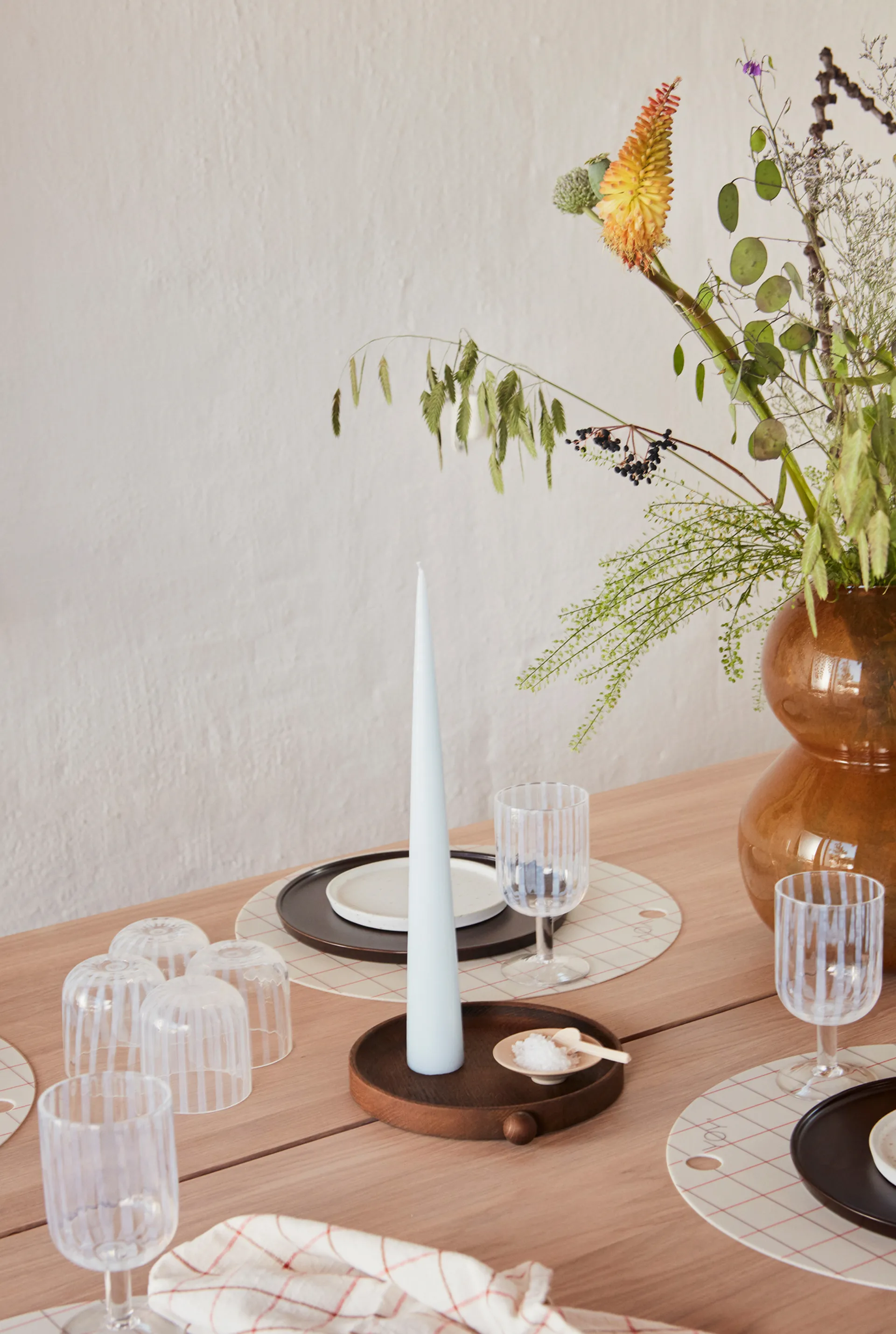 Plateau rond en bois Inka Ø20 cm, Dark OYOY