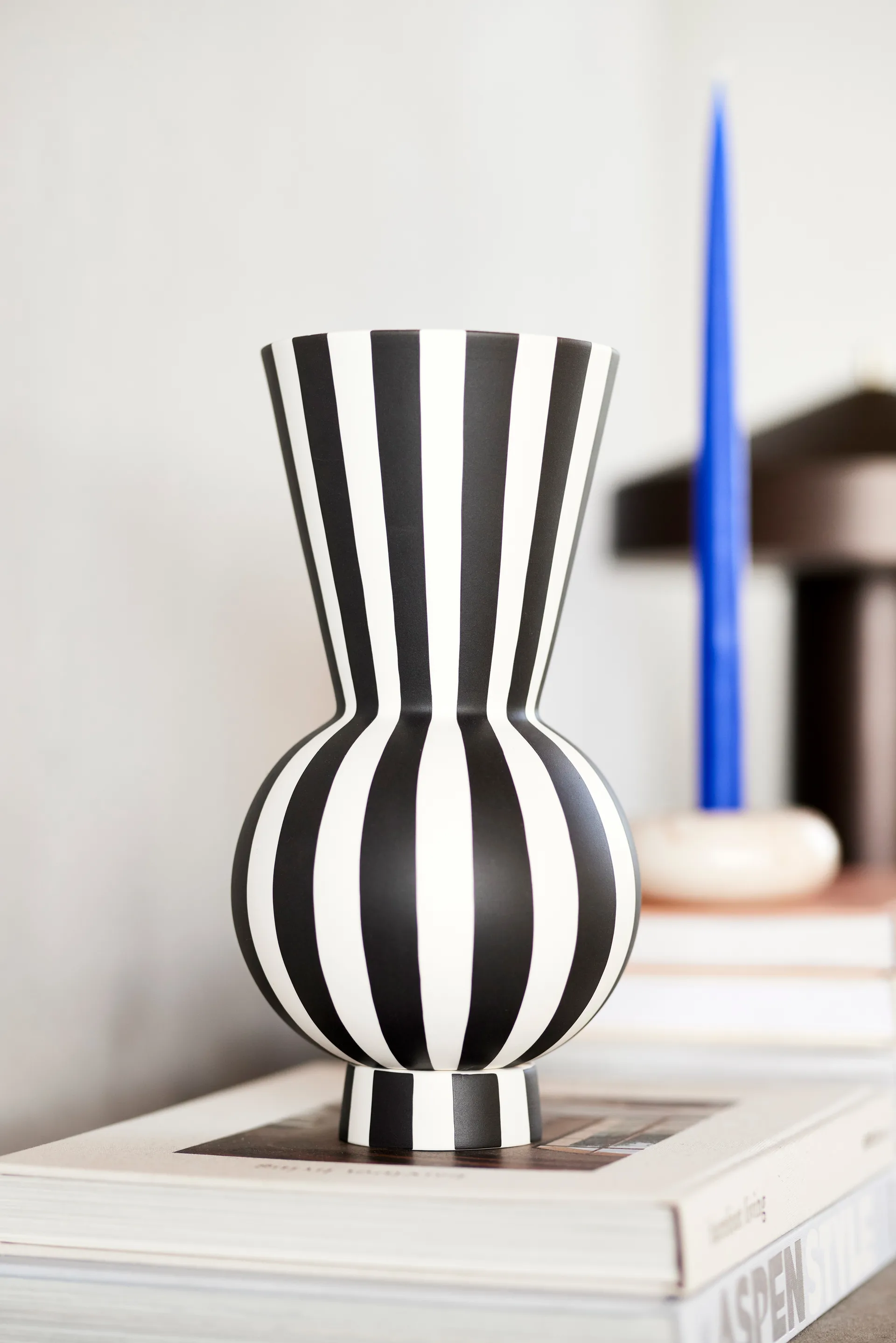 Vase Toppu Ø14,5 cm, Black-white OYOY