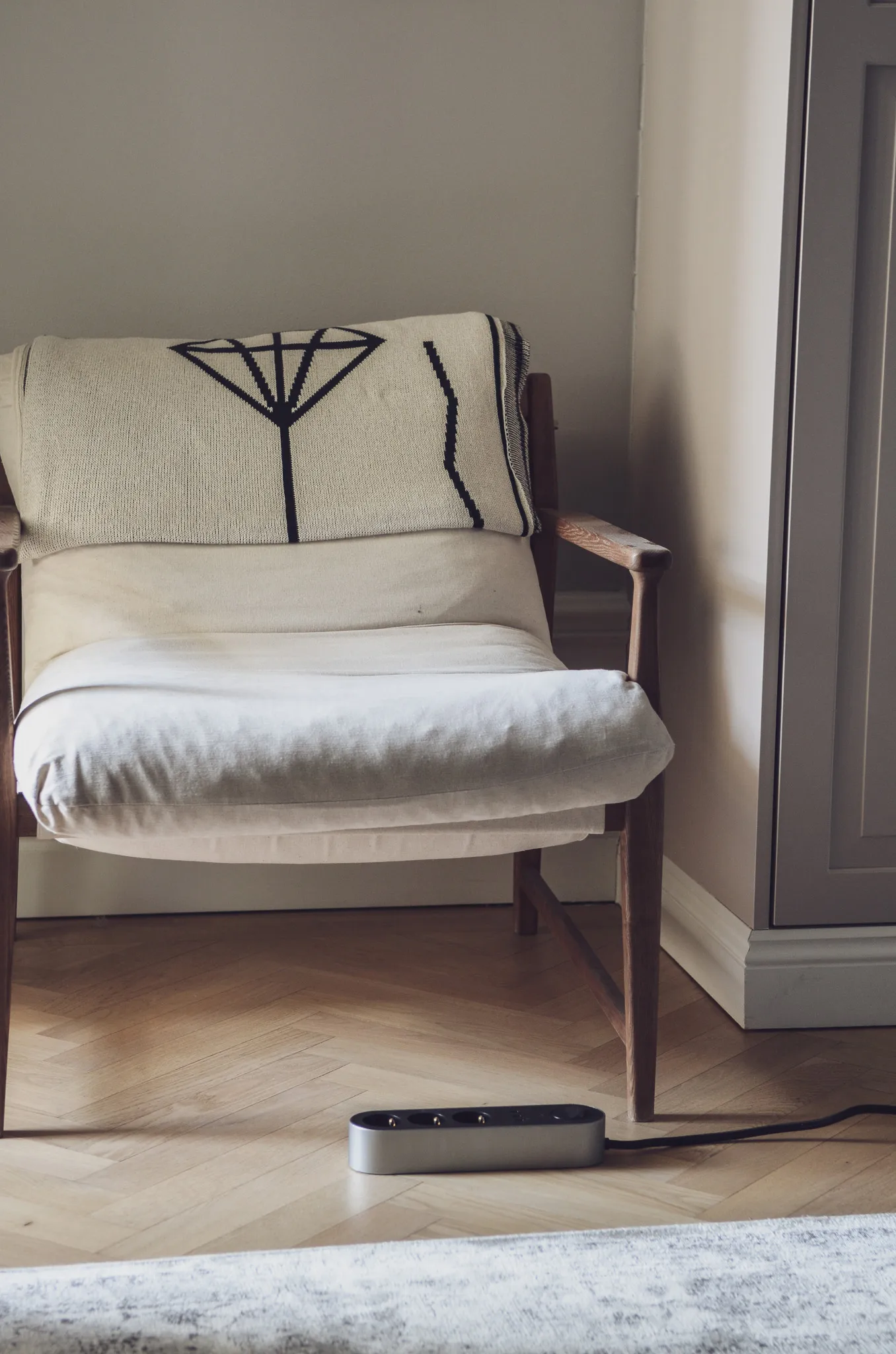 Bloc multiprise Edgar Power Bar, Satin aluminium palett3