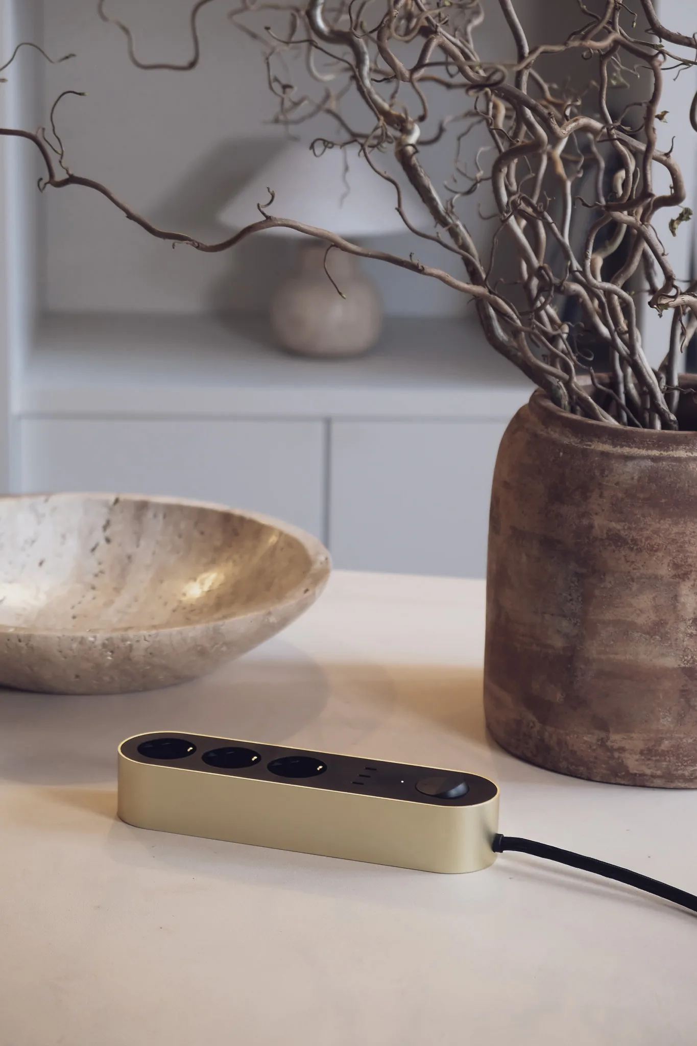 Bloc multiprise Edgar Power Bar, Satin brass Palette
