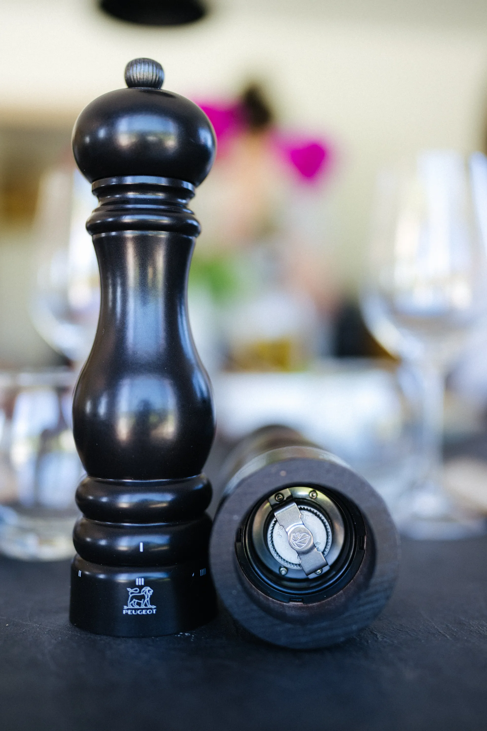 Moulin à poivre Paris u'Select 22 cm, Satin black Peugeot