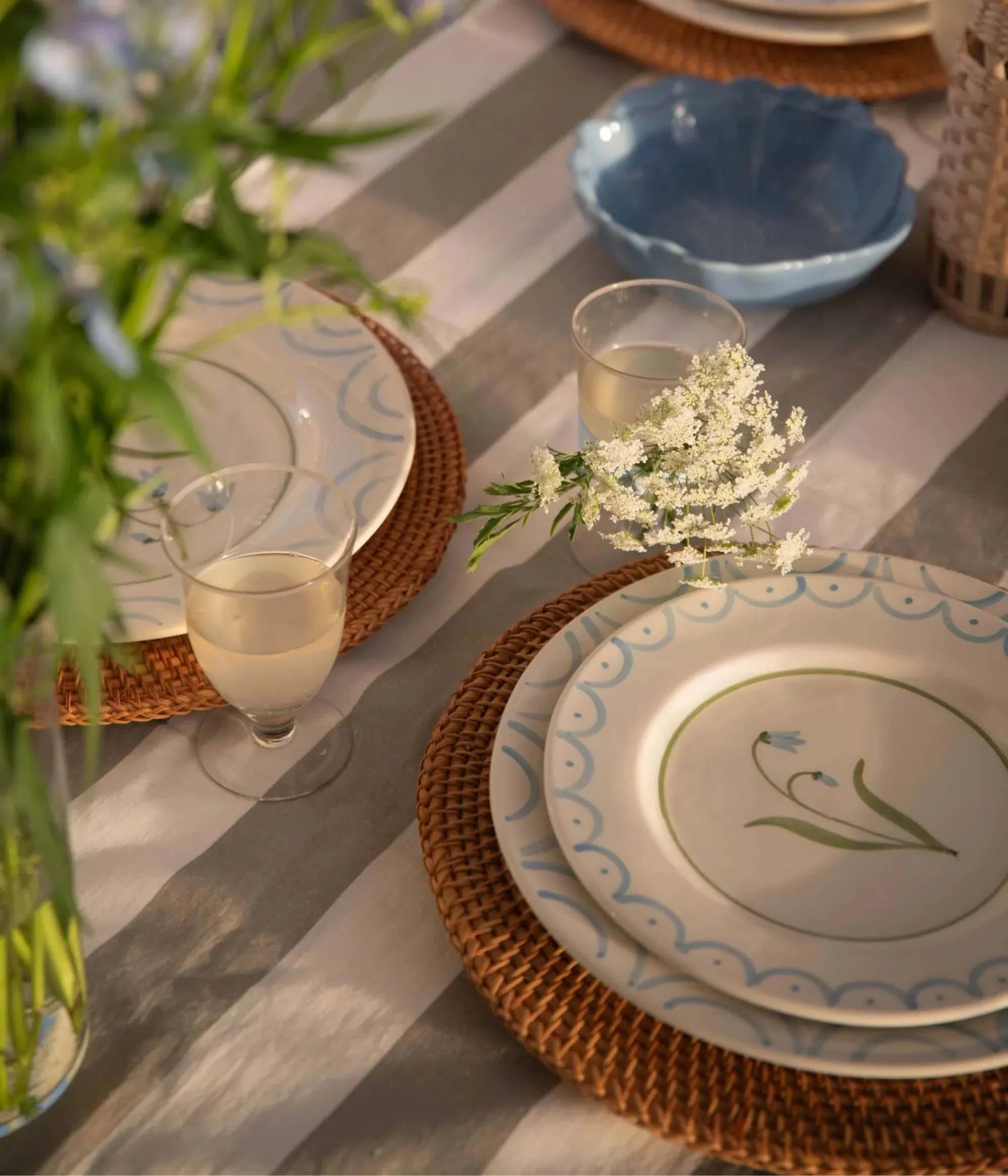 Cottage Flower assiette, Light Blue, 28 cm Pick a Poppy