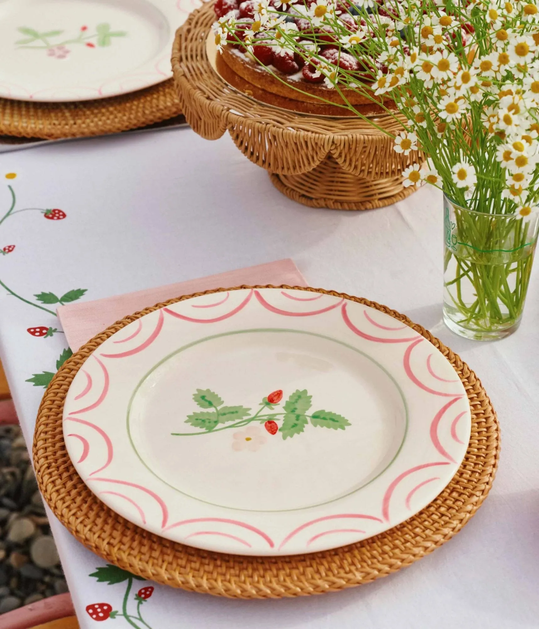 Cottage flower Wild Strawberry assiette, Red, 28 cm Pick a Poppy