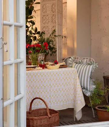 Lily nappe - Yellow, 250x150 cm - Pick a Poppy