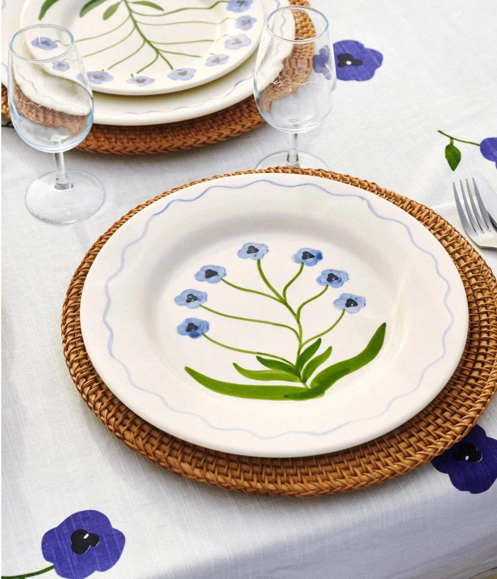 Madelen Möllard Pansy assiette, Blue, 28 cm Pick a Poppy