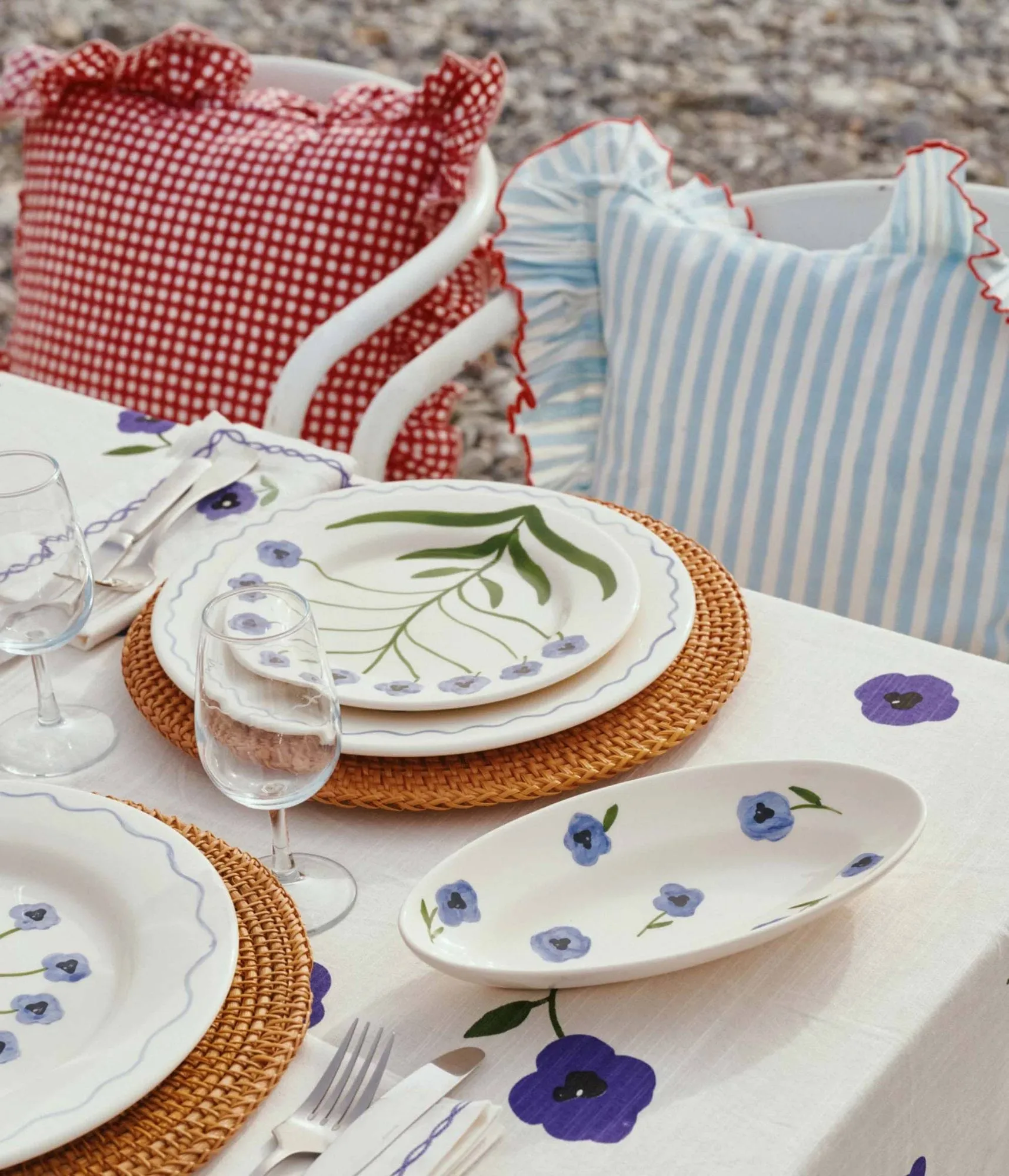 Madelen Möllard Pansy plat de service, Blue, small, 22,5 cm Pick a Poppy