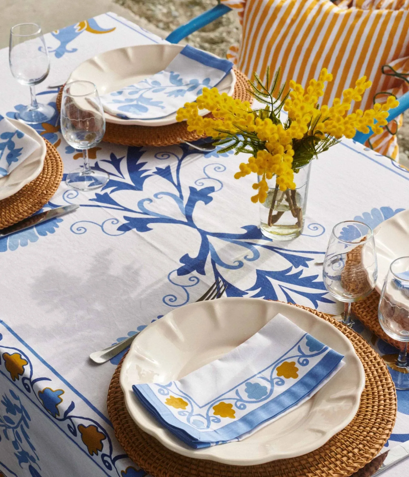 Suzani nappe, Blue, 350x150 cm Pick a Poppy