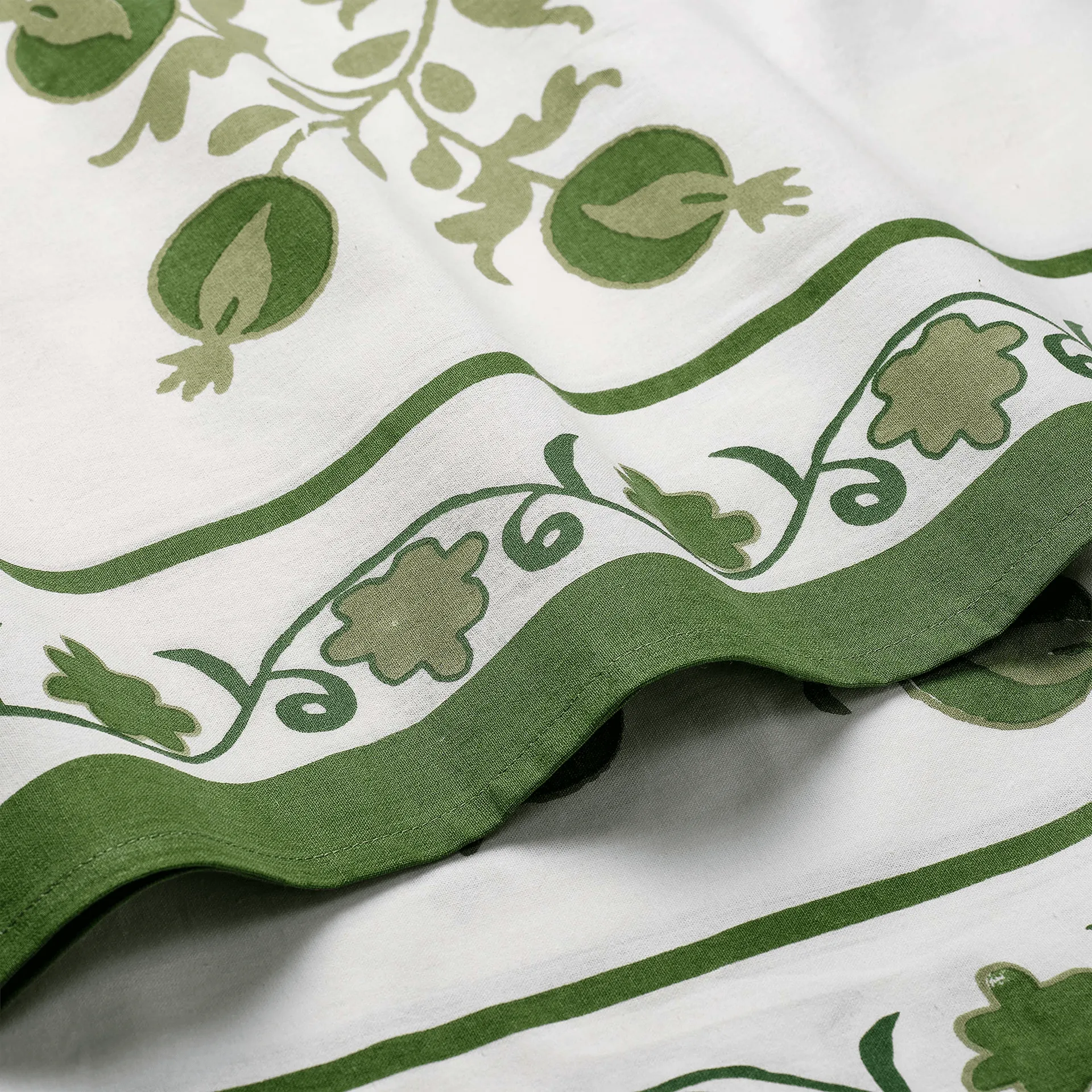 Suzani nappe, Green, 250x150 cm Pick a Poppy