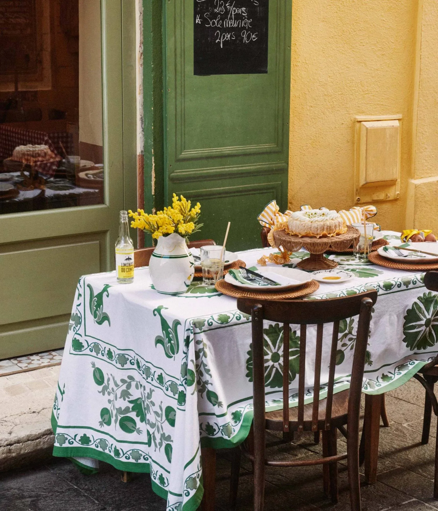 Suzani nappe, Green, 250x150 cm Pick a Poppy