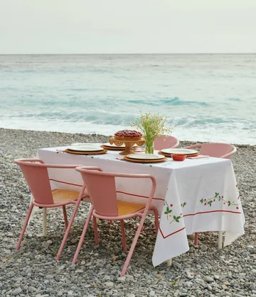 Wild Strawberry nappe - Red, 250x150 cm - Pick a Poppy