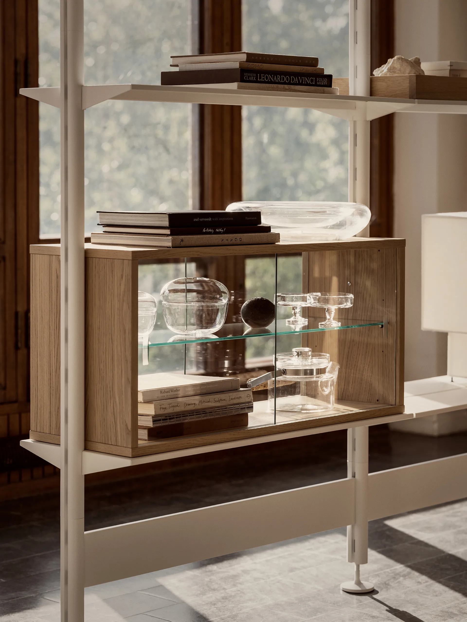 Vitrine Pira, Chêne blanchi - verre clair, 90x31 cm, dos en verre Pira