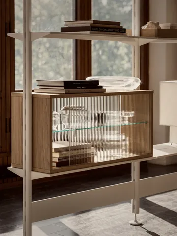 Vitrine Pira - Chêne blanchi - verre strié, 70x31 cm, 4 portes - Pira