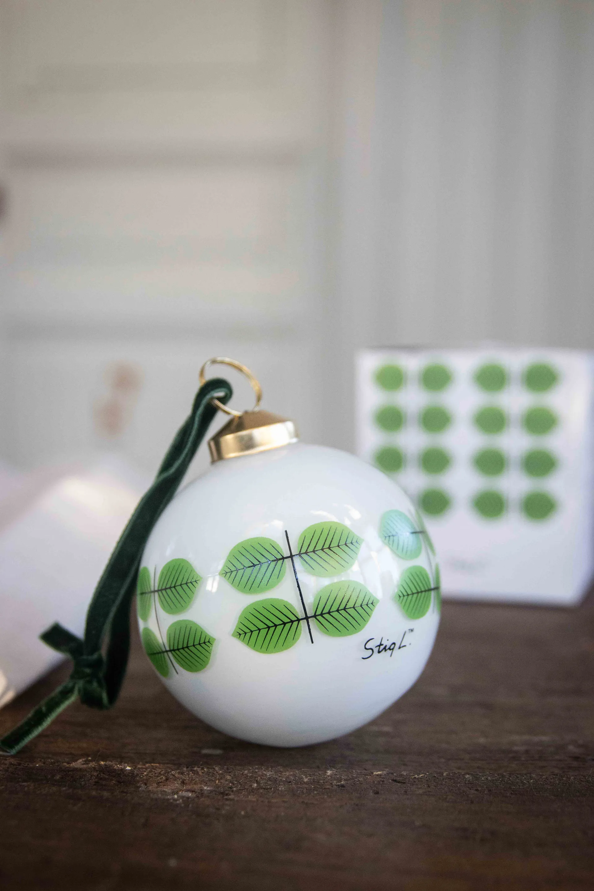 Boule de Noël Stig L Berså Ø8 cm, Blanc-vert Pluto Design