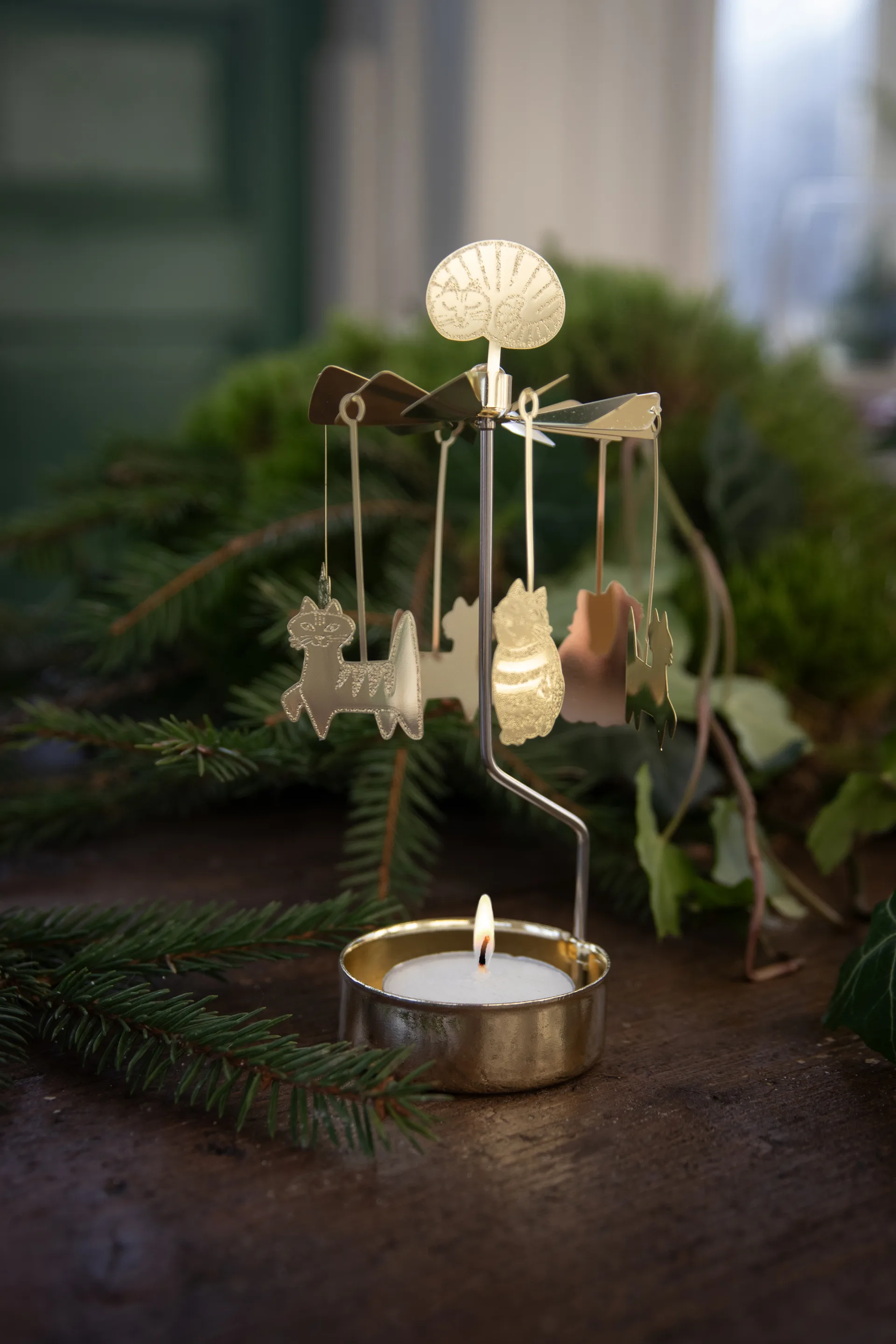 Mobile chats Lisa Larson, Or Pluto Design