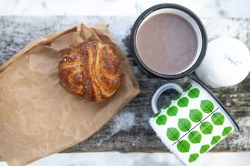 Mug en émail Berså - Blanc-vert - Pluto Design