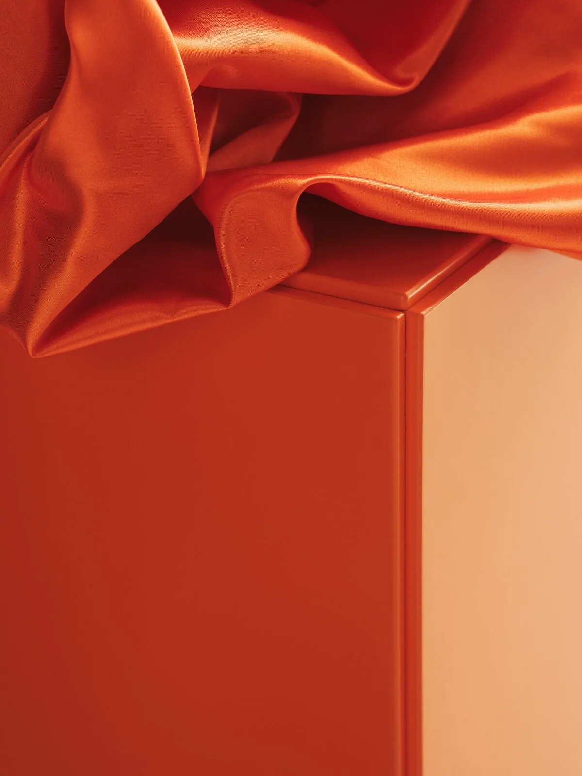 Commode Relief large sur pieds 82x92,2 cm orange,  Relief