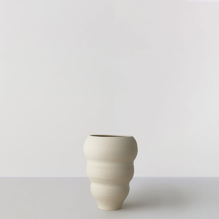 Hand turned Vase no. 60 Curved - Vanilla - Ro Collection