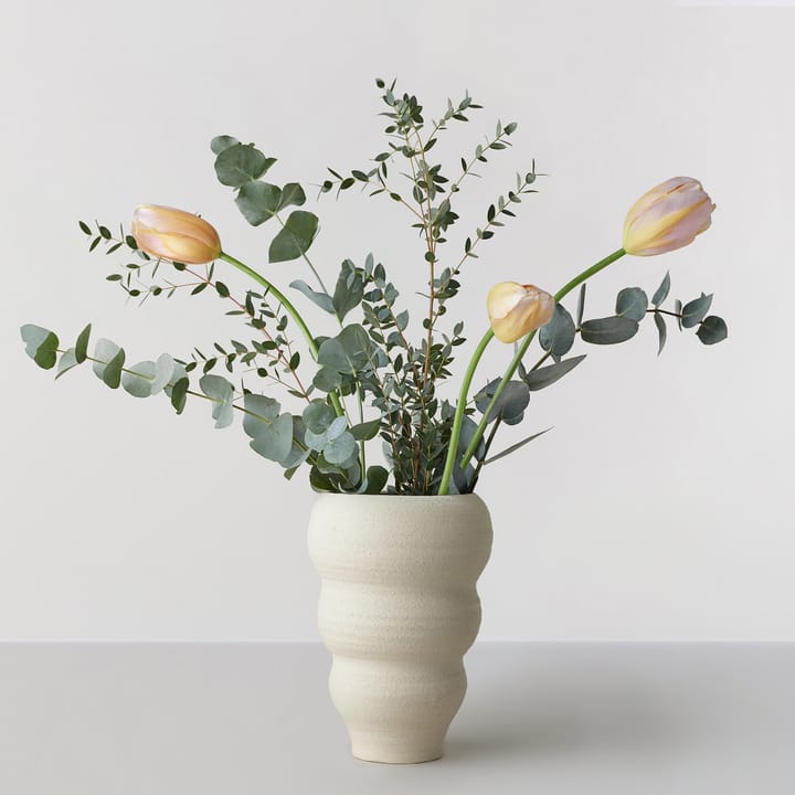 Hand turned Vase no. 60 Curved, Vanilla Ro Collection