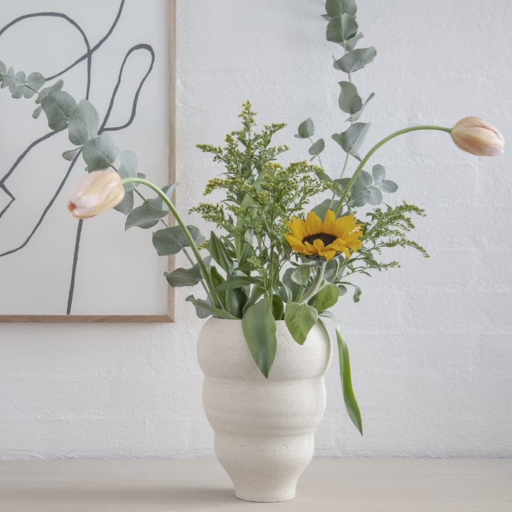 Hand turned Vase no. 60 Curved, Vanilla Ro Collection