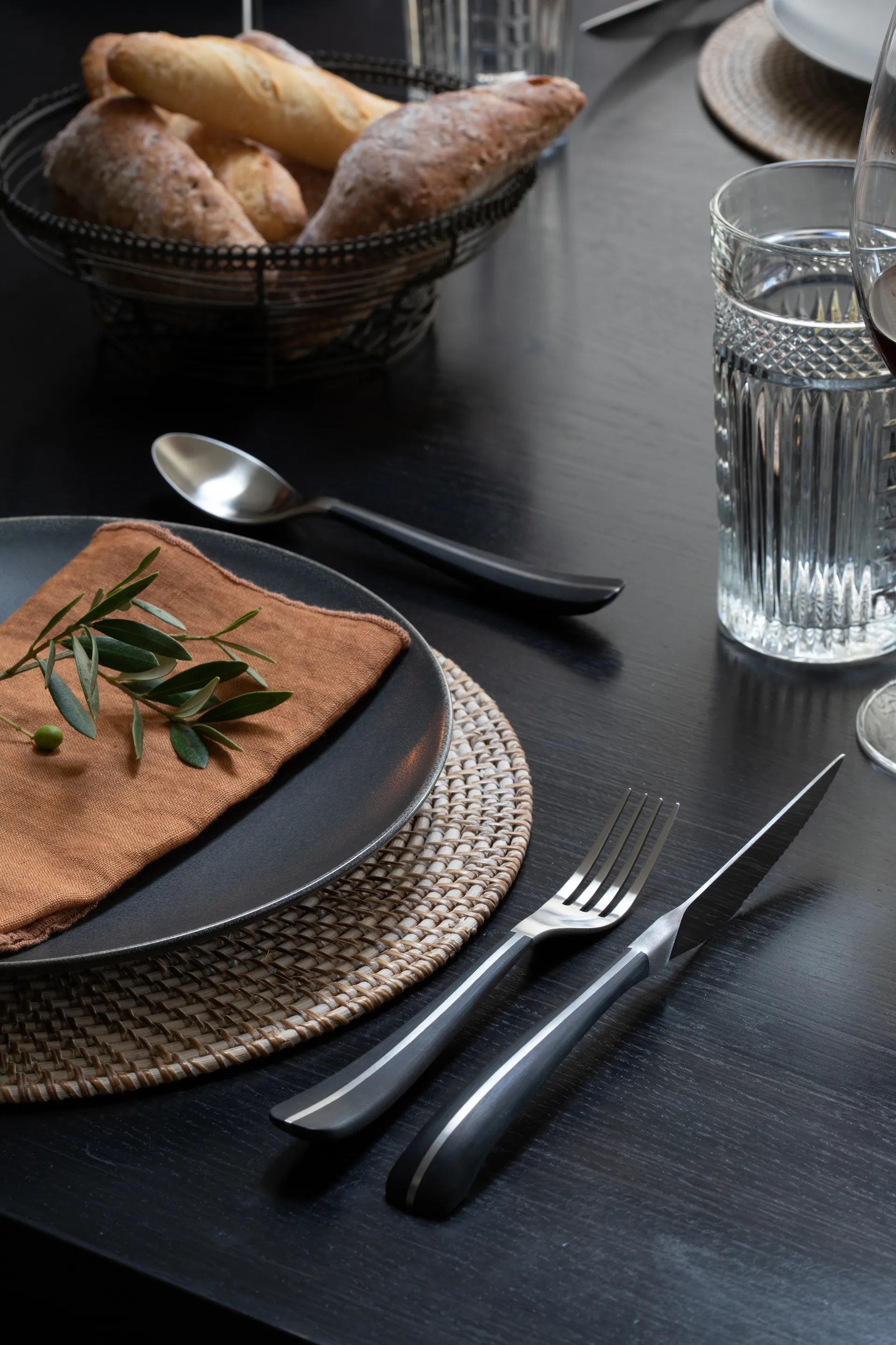 Couverts Contour 24 Pièces, Noir Robert Welch