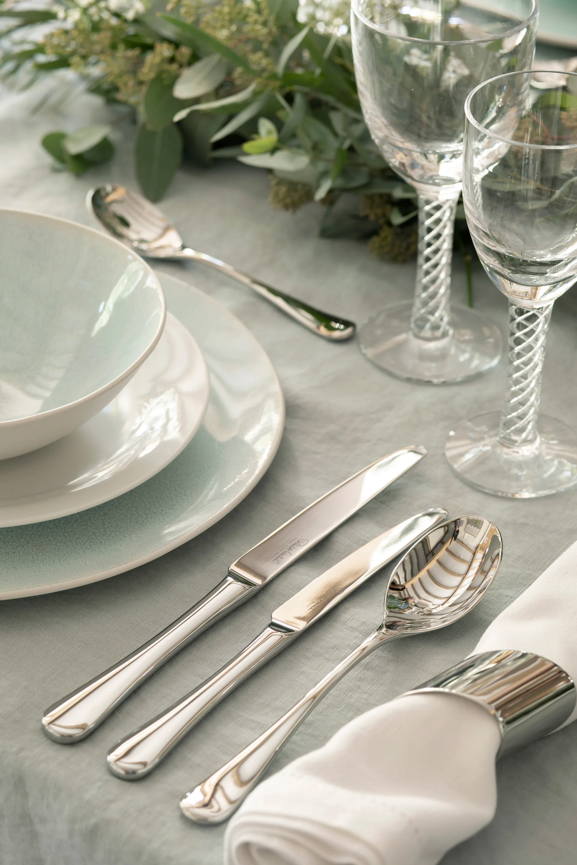 Couverts effet miroir Radford, 84 pièces Robert Welch