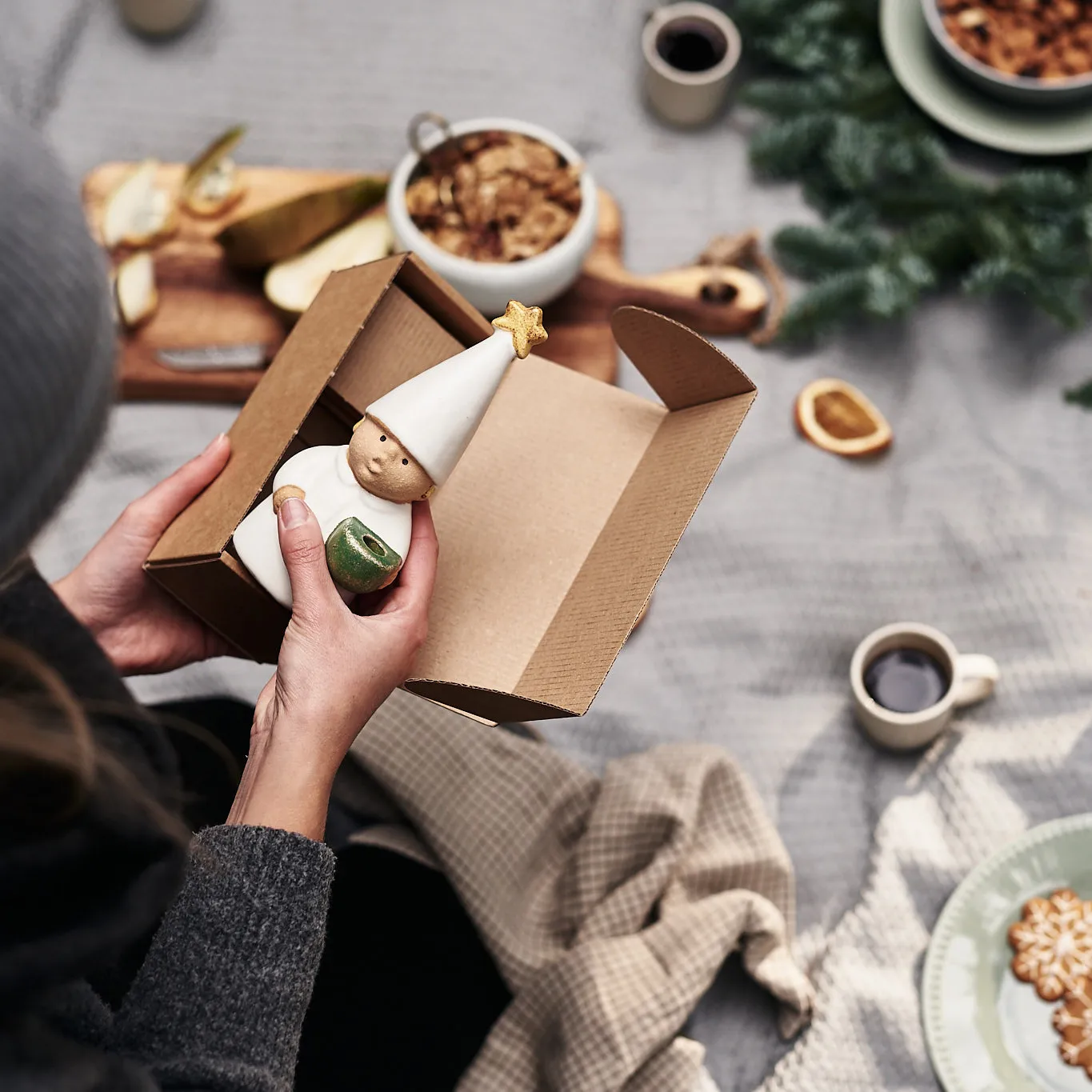 Figurine de garçon avec étoile Lucia, blanc Rörstrand