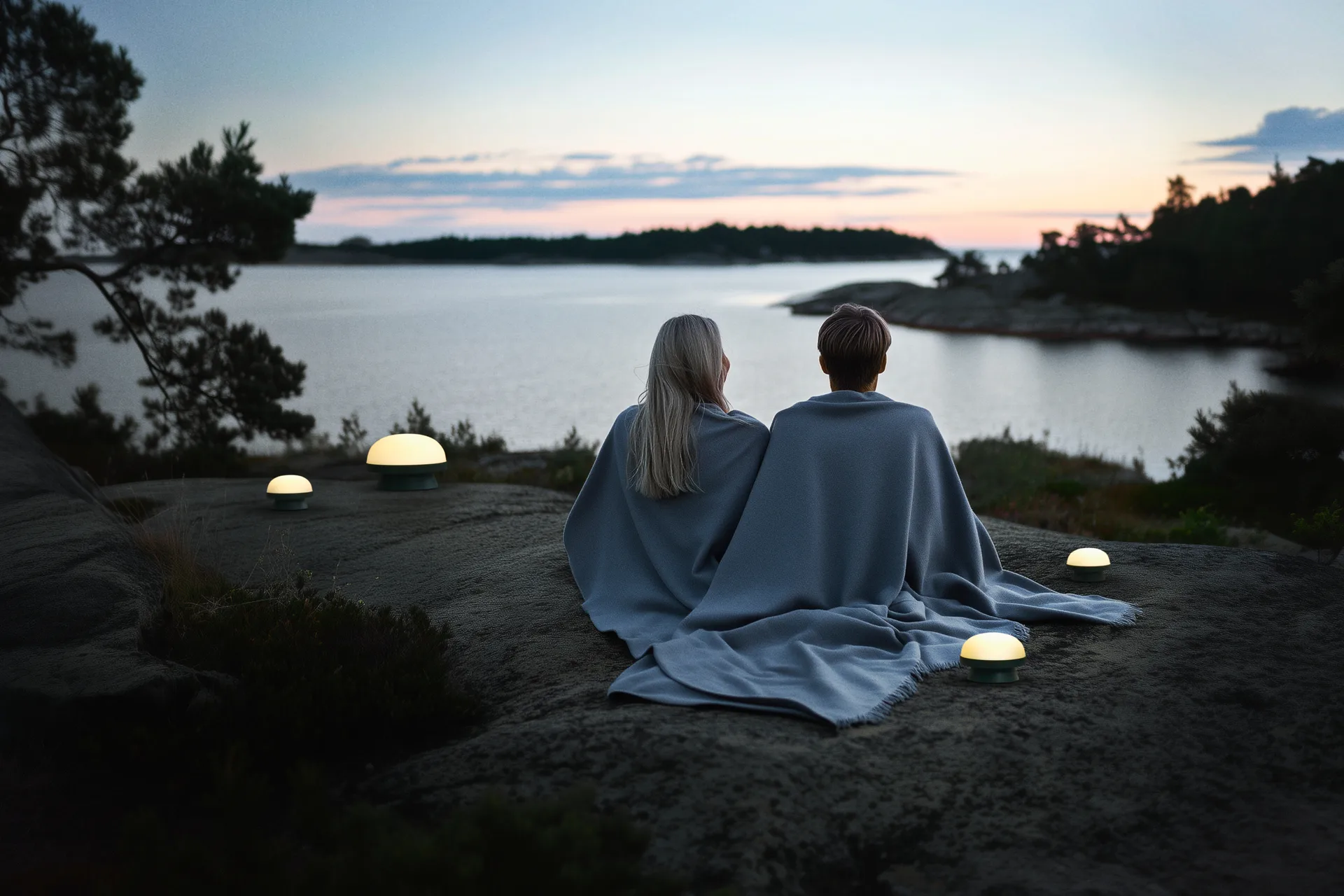 Lampe solaire Soft Spot dots Ø14,5 cm, Forest green Rosendahl