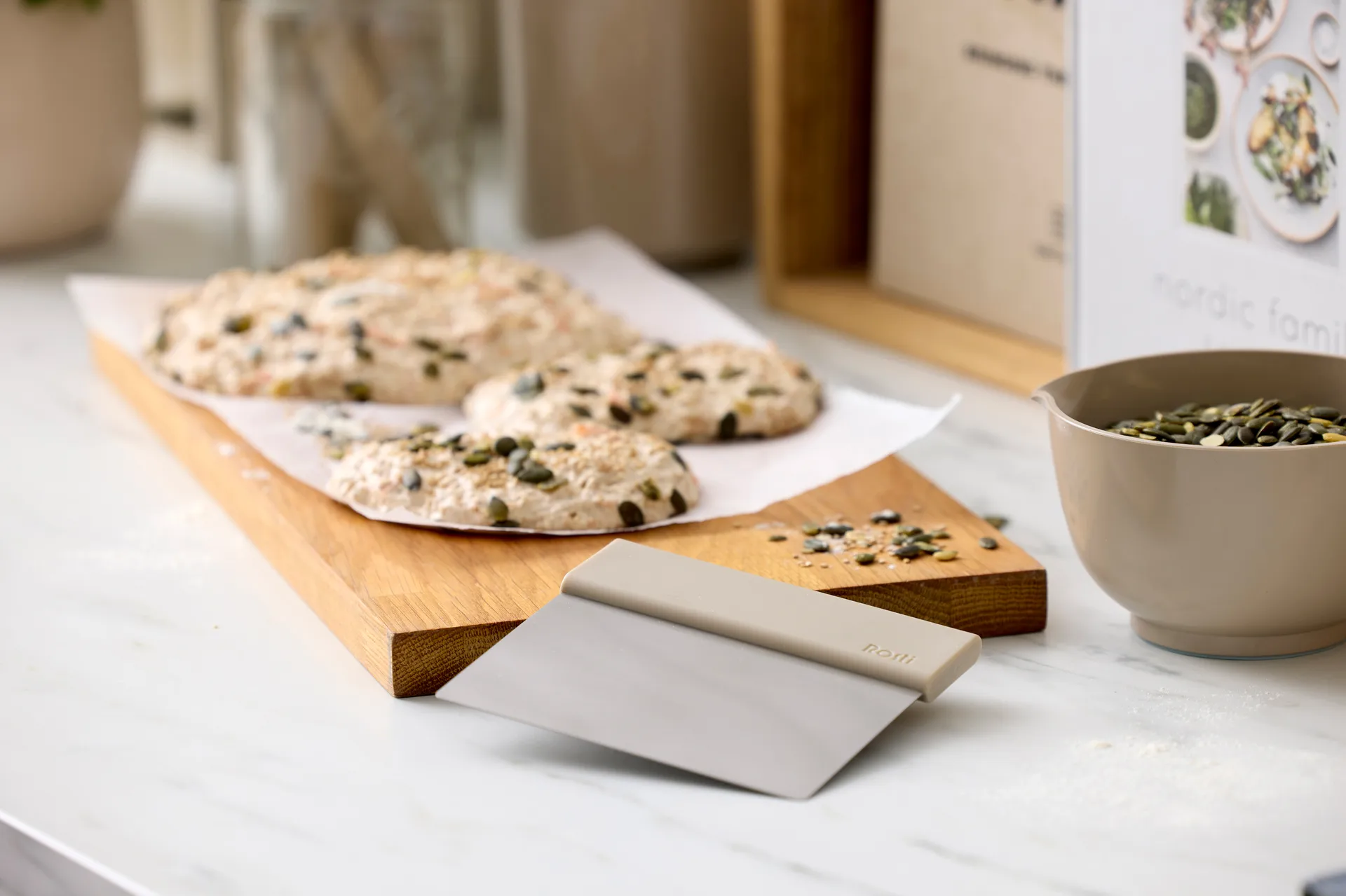 Coupe-pâte Emma en acier, Humus Rosti