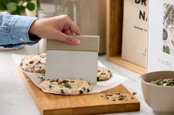 Coupe-pâte Emma en acier - Humus - Rosti