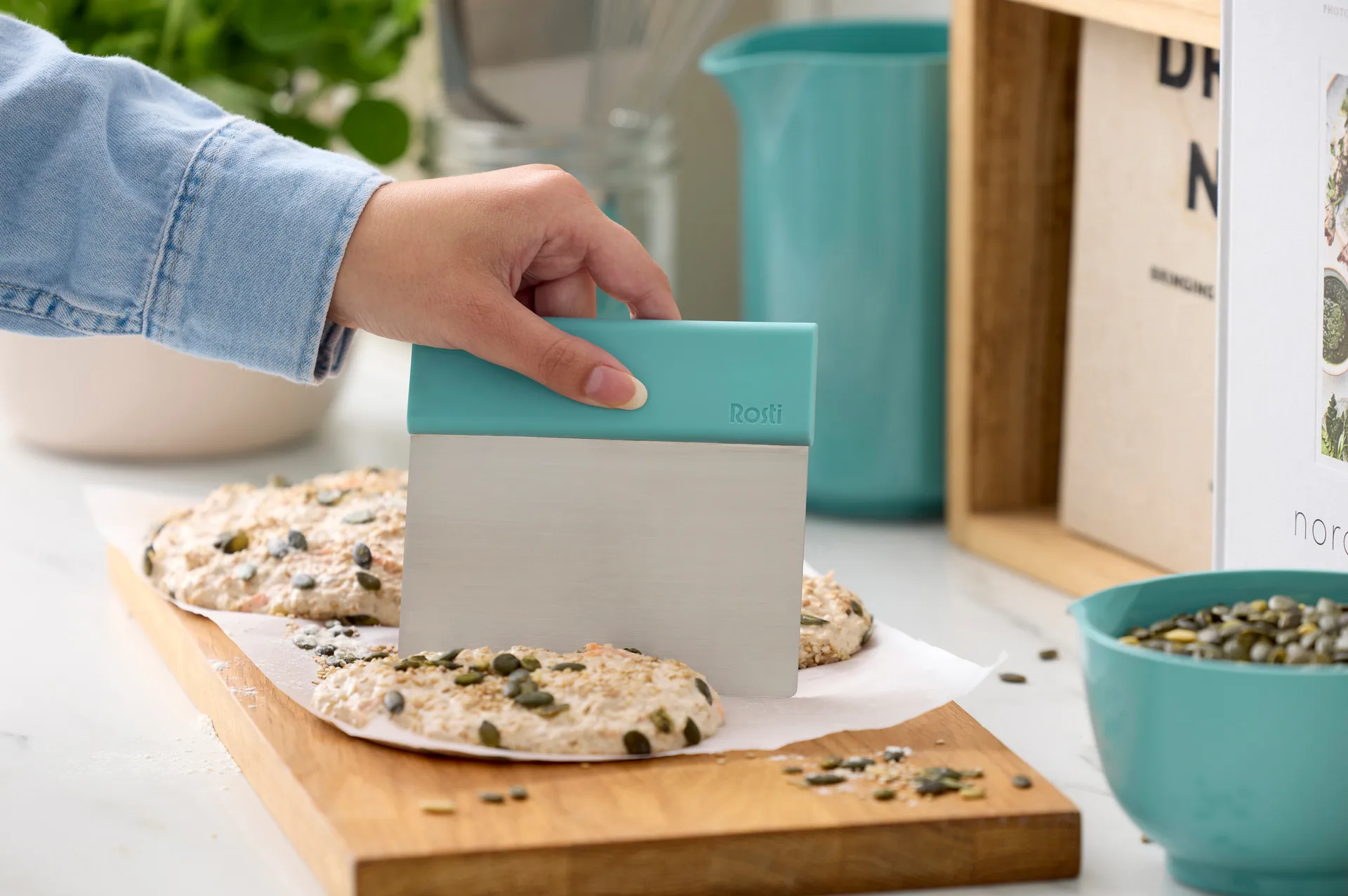 Coupe-pâte Emma en acier, Nordic green Rosti