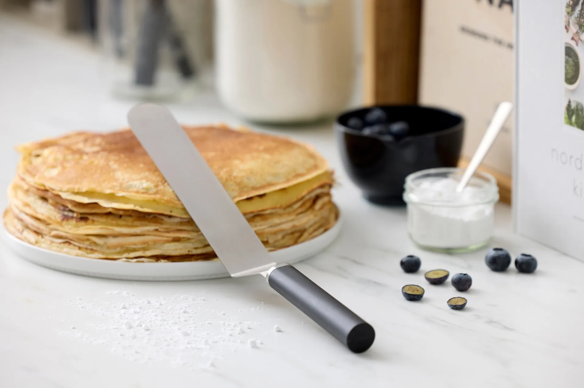 Spatule étroite Emma en acier 33 cm, Black Rosti