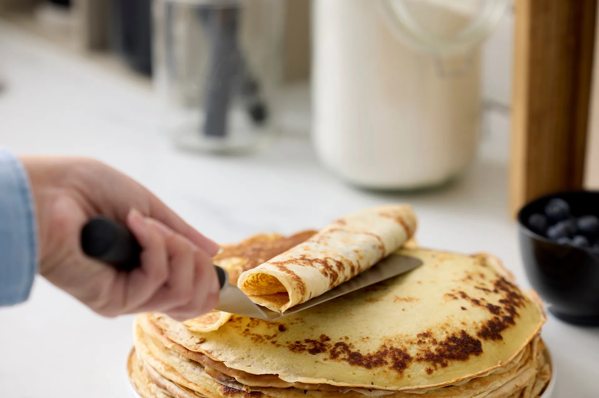 Spatule étroite Emma en acier 33 cm, Black Rosti