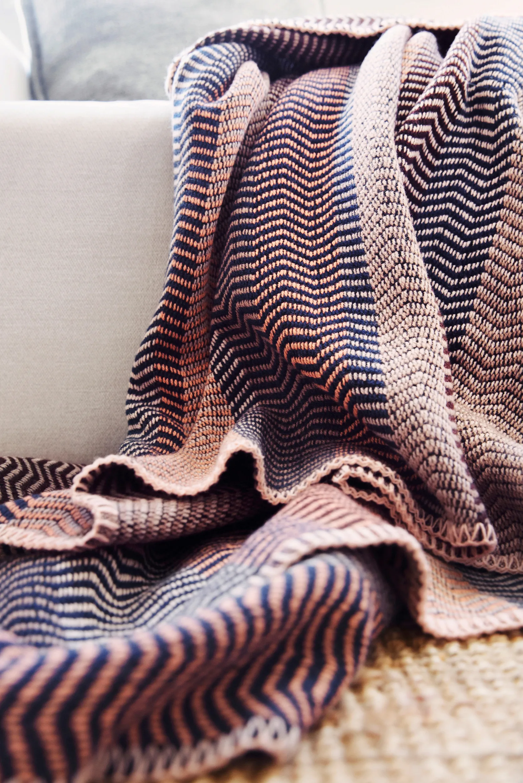 Plaid Fri 150x200 cm, By the fire Røros Tweed