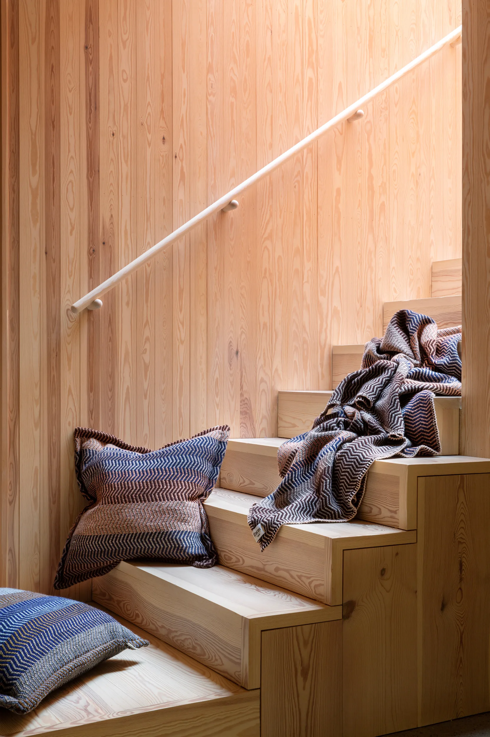 Plaid Fri 150x200 cm, By the fire Røros Tweed