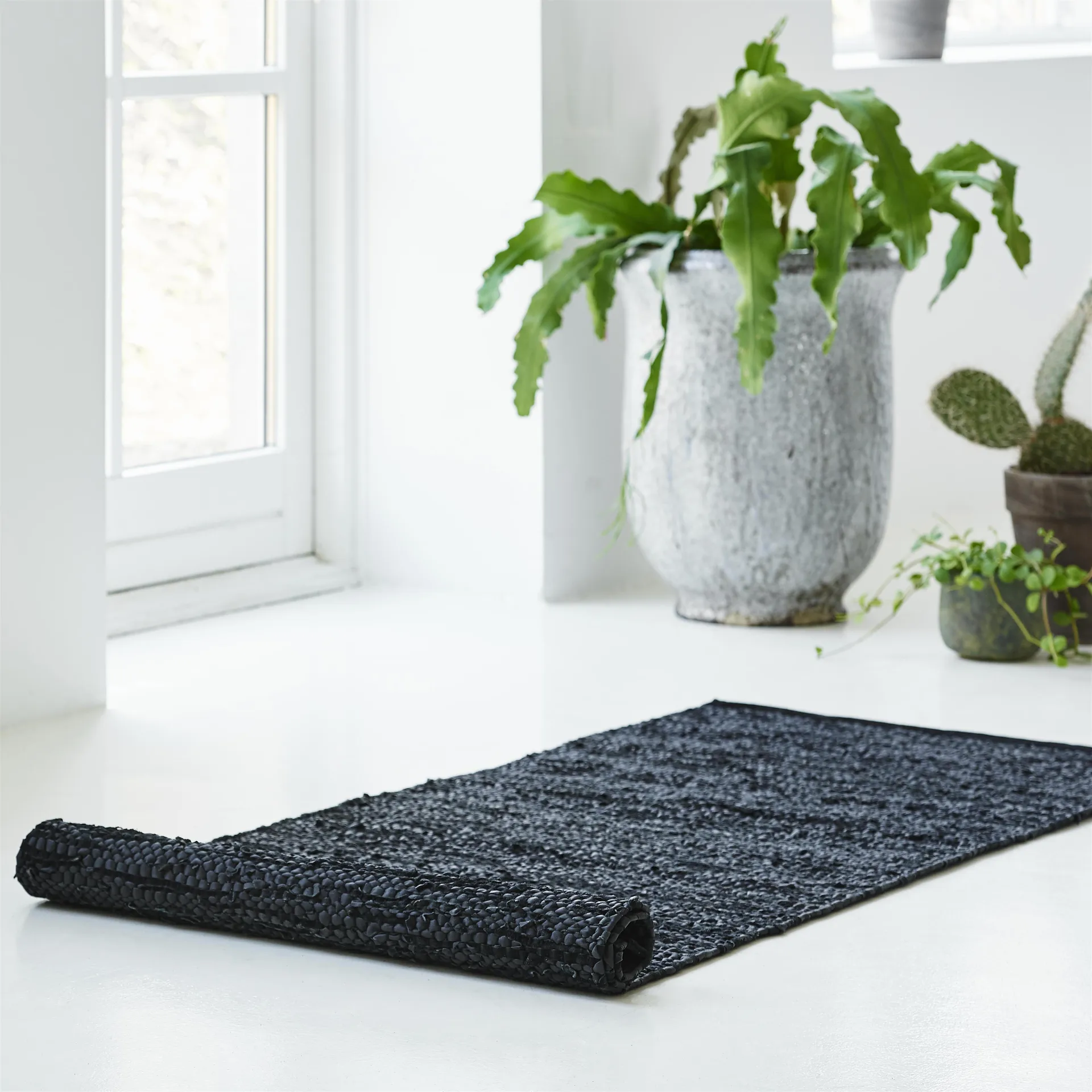 Tapis Leather 75x300cm, black (noir) Rug Solid