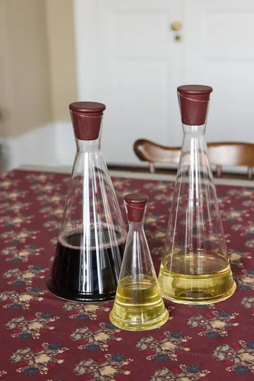 Carafe à vin Gurken - Transparent-rouge foncé, 1,6 L - Sagaform